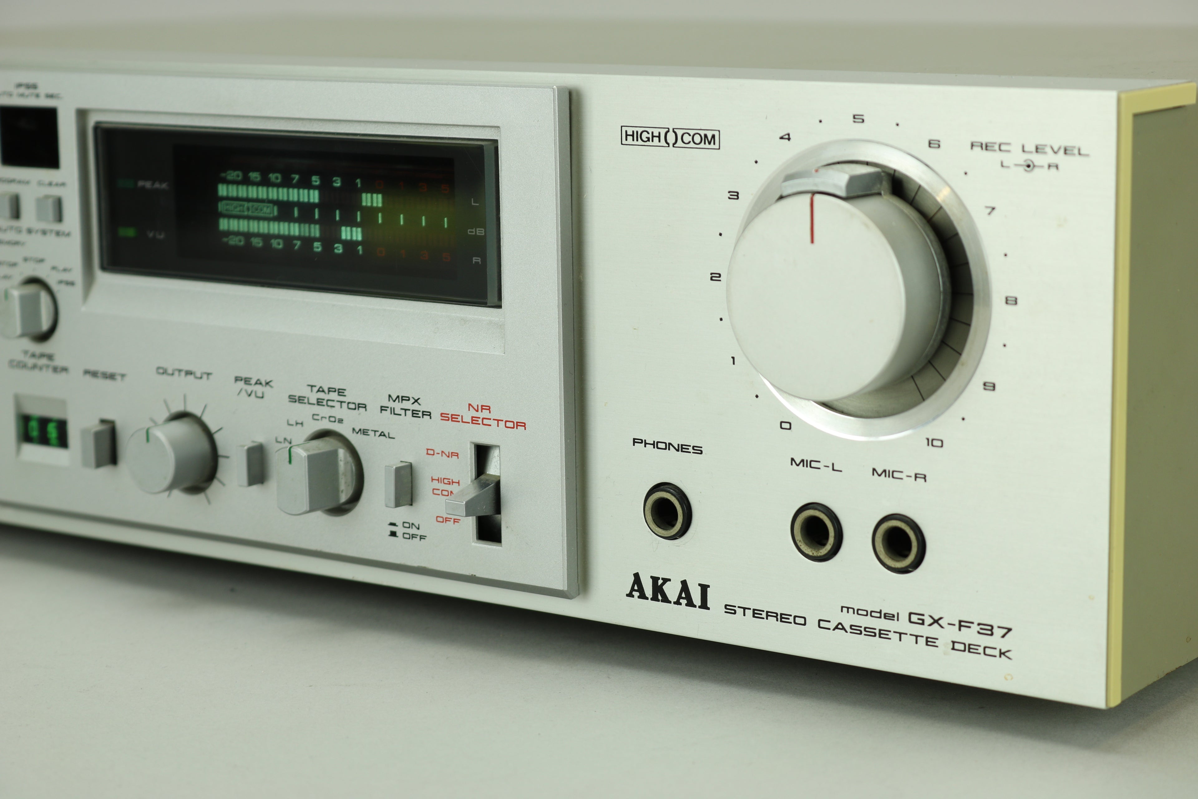 Akai GX-F37 with HiCom !